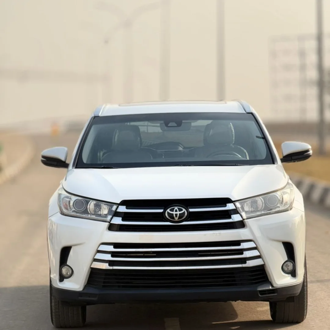 Luxury 2018 Toyota Highlander: Perfect & Ready Now