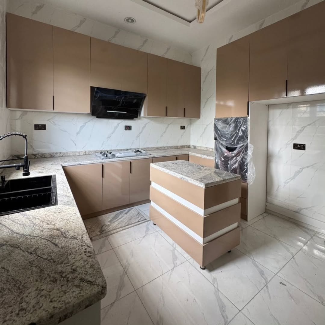 Stunning 4-Bed Duplex with BQ in Prime Ikota Estate