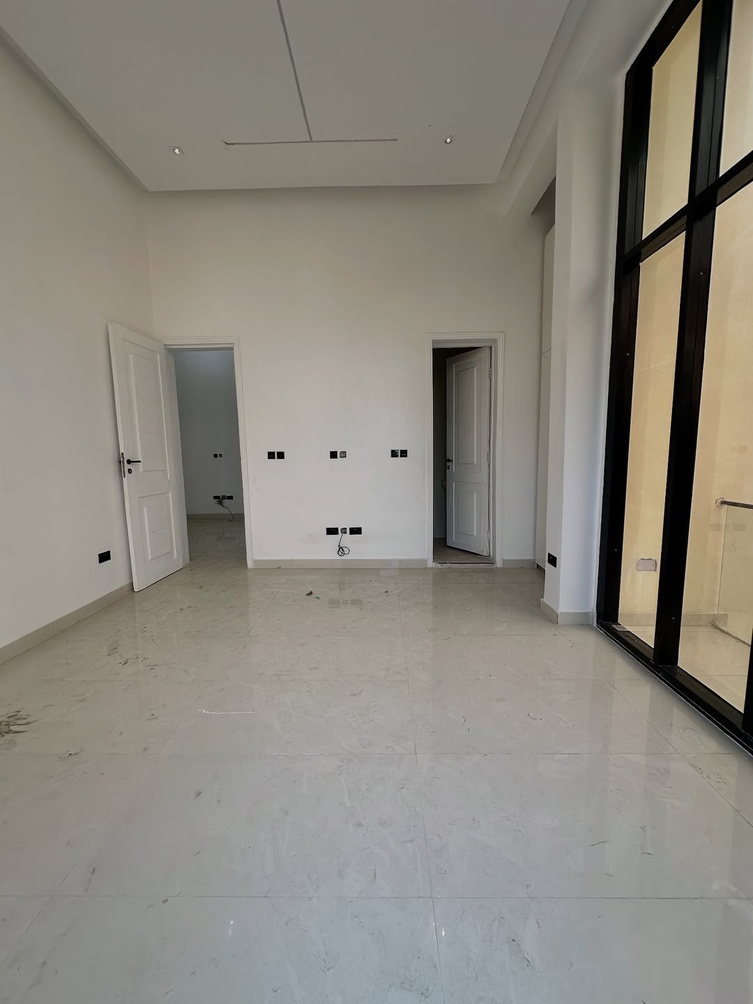 Lekki Phase One: 3Beds with Pool & Gym