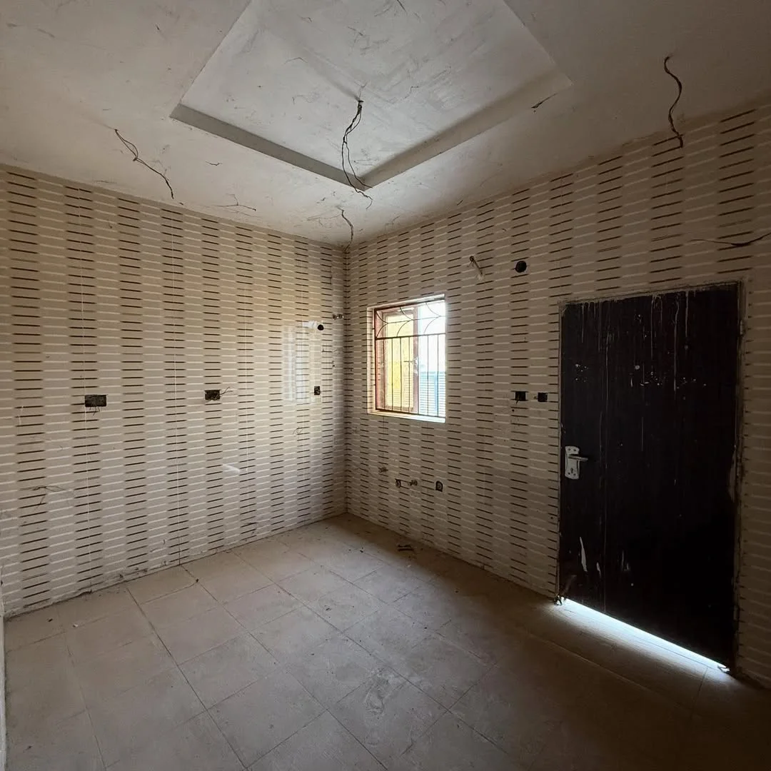 Exquisite 4-Bed Terrace Duplex with BQ in Dape