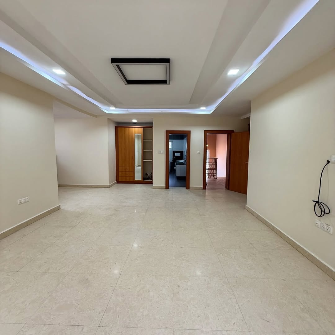 Majestic 5-Bed Villa with Penthouse in Maitama