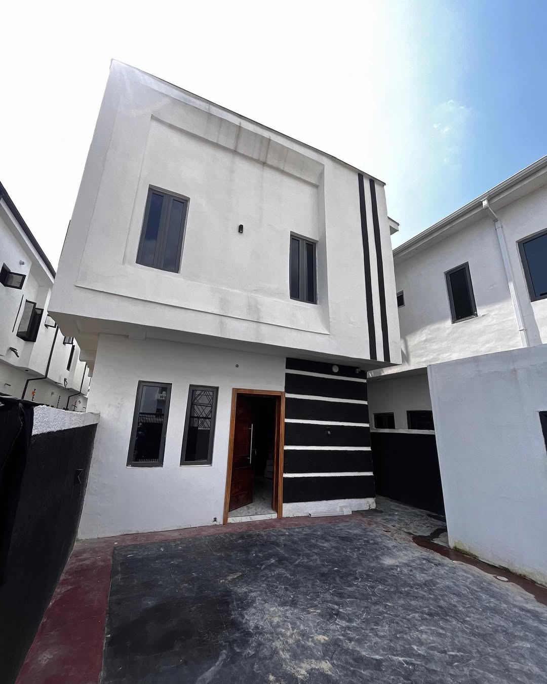 Luxury 3-Bed Detached Home in Secured Ikota Estate