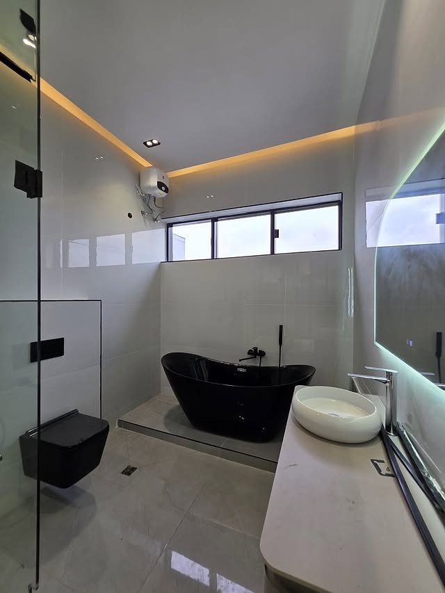 Exclusive 5-Bed Smart Dulex with Cinema & Pool in Chevron