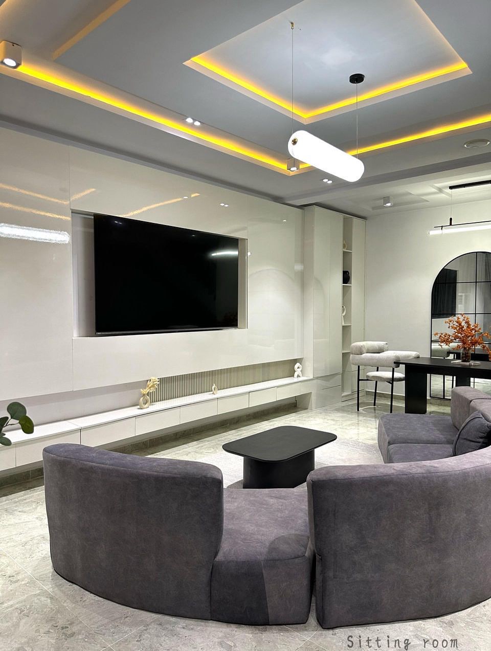 Victoria Bay Oasis: 4BR with Pool & PS5