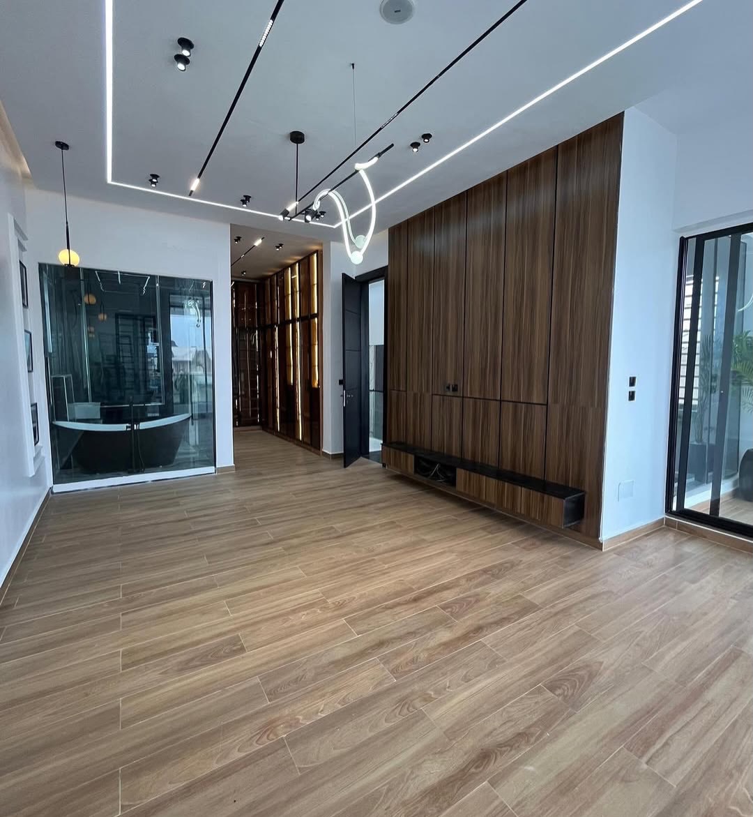 Ultimate 5-Bedroom Estate Gem with Pool & BQ in Ikota