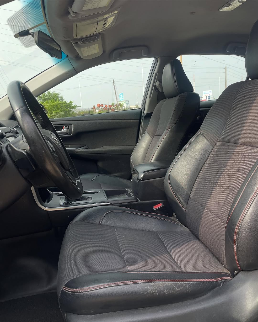 2016 Toyota Camry SE: Sleek Style, Unbeatable Value