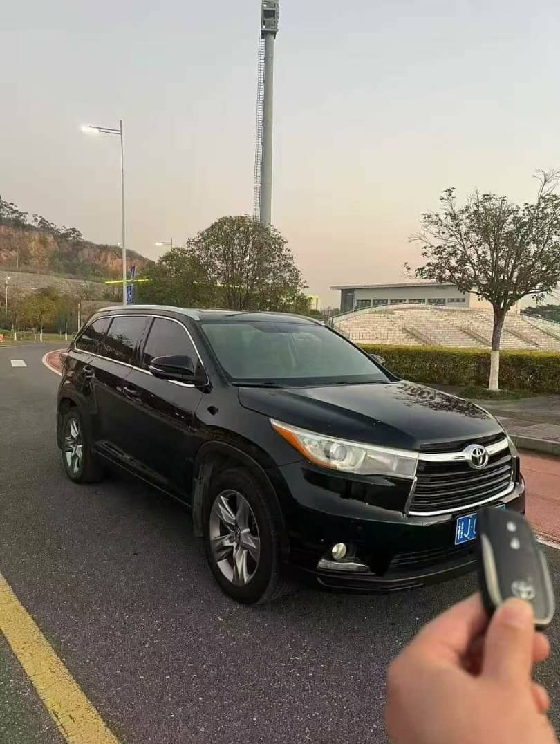 2017 Toyota Highlander: 7-Seat Luxury, No Hidden Fees