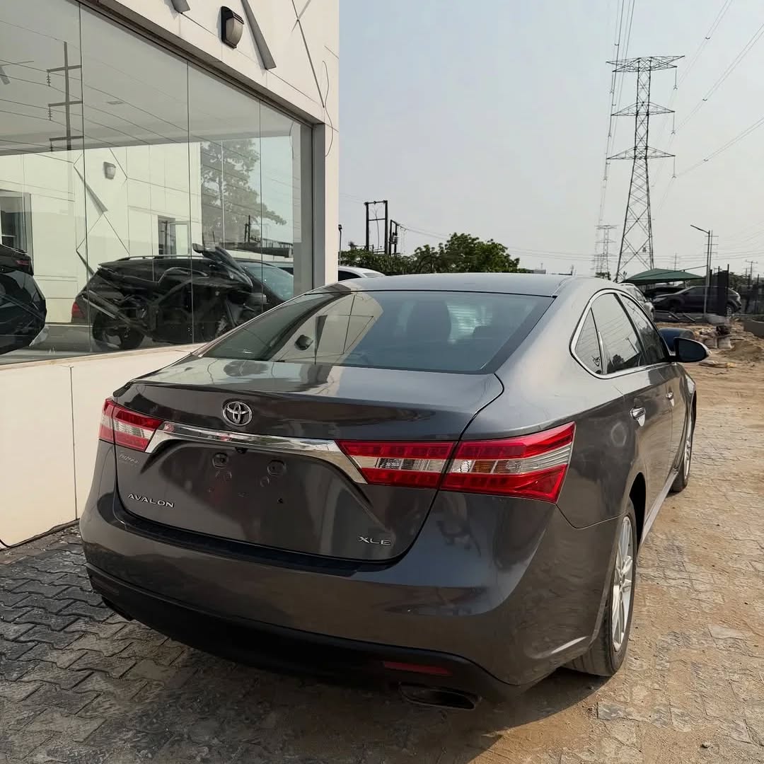 Luxury Sedan, Pre-Order Discount: 2014 Toyota Avalon