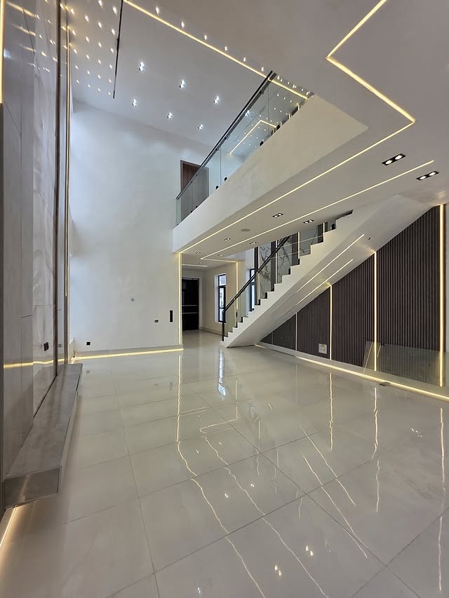 Luxury 5-Bed Smart Dulex with Pool in Ajah