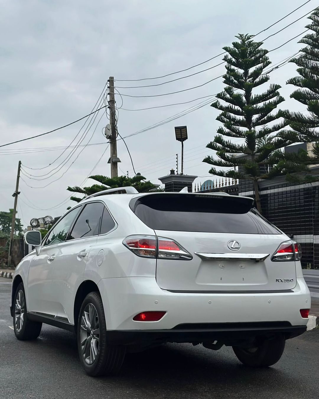 Luxury Tokunbo Lexus RX350: Power & Comfort