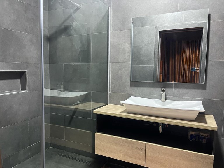 Bayview Elegance: Pool, Gym & Lagos Luxury