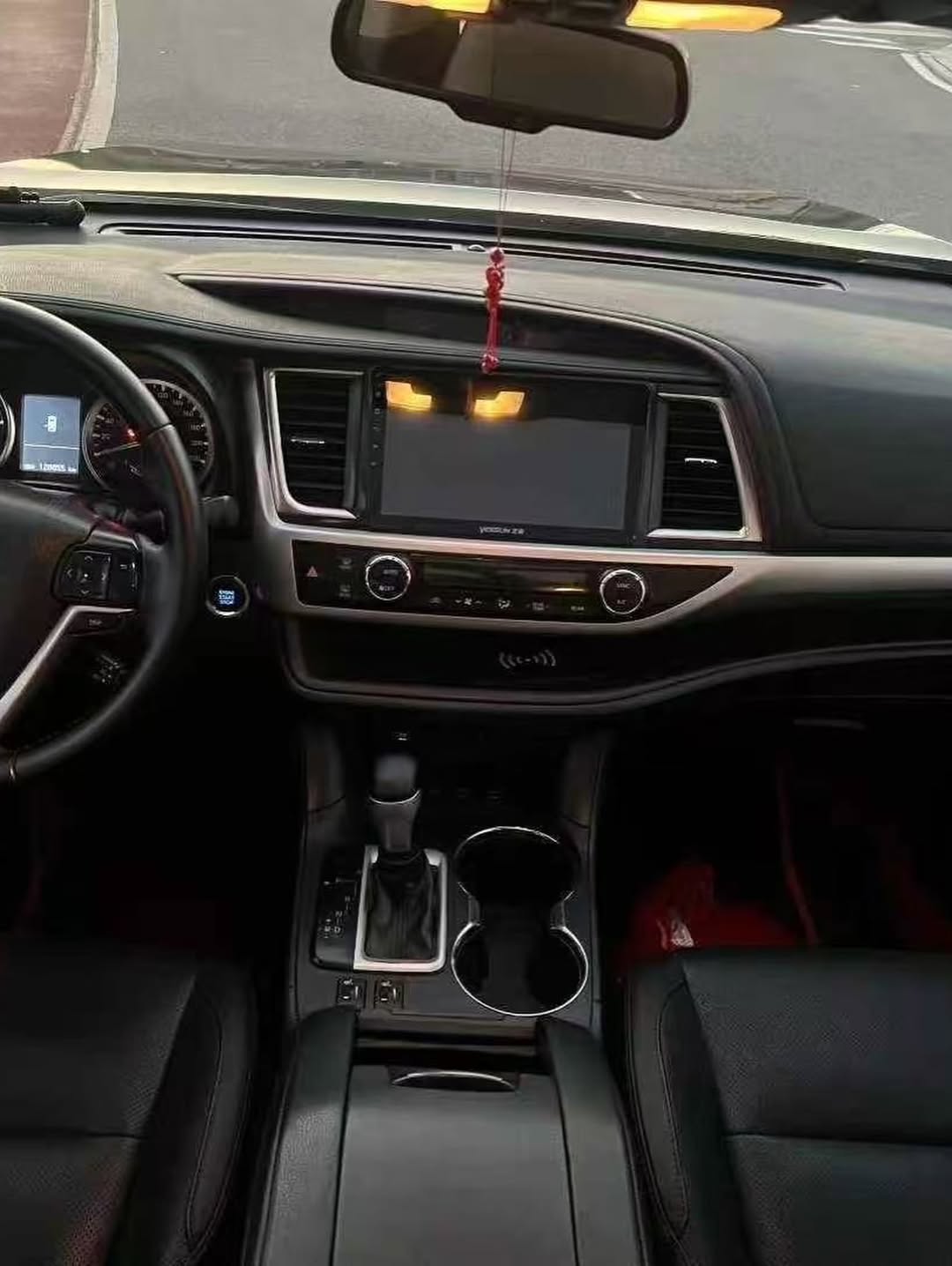 2017 Toyota Highlander: 7-Seat Luxury, No Hidden Fees