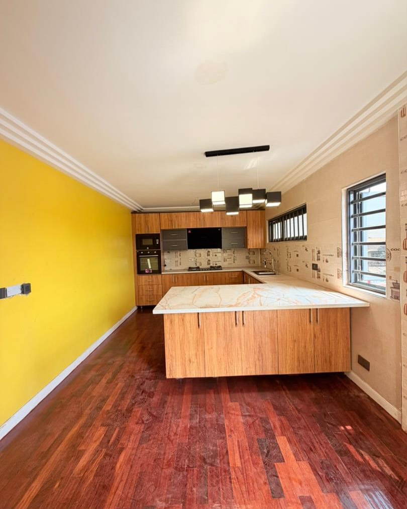 Elegant 5-Bedroom Dulex with Pool in Maryland