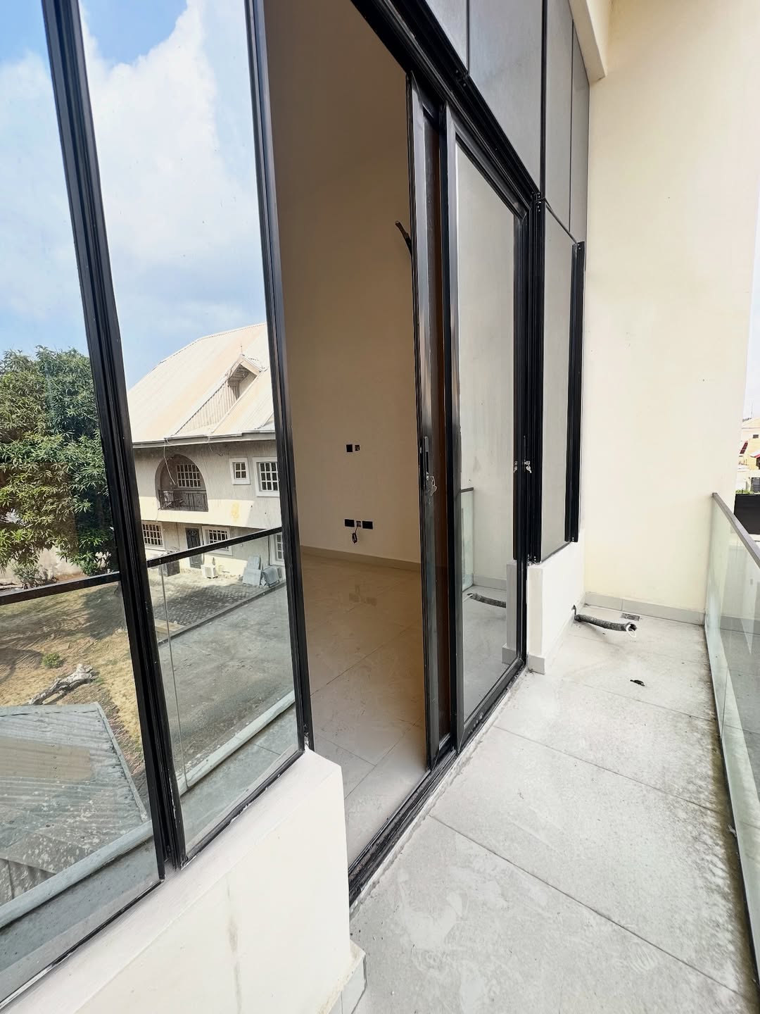 Lekki Phase One: 3Beds with Pool & Gym