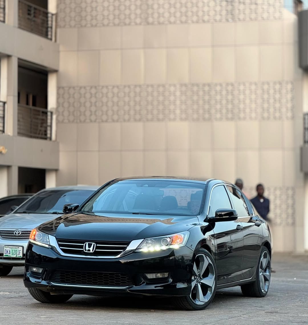 Own a Prestigious 2016 Honda Accord V6