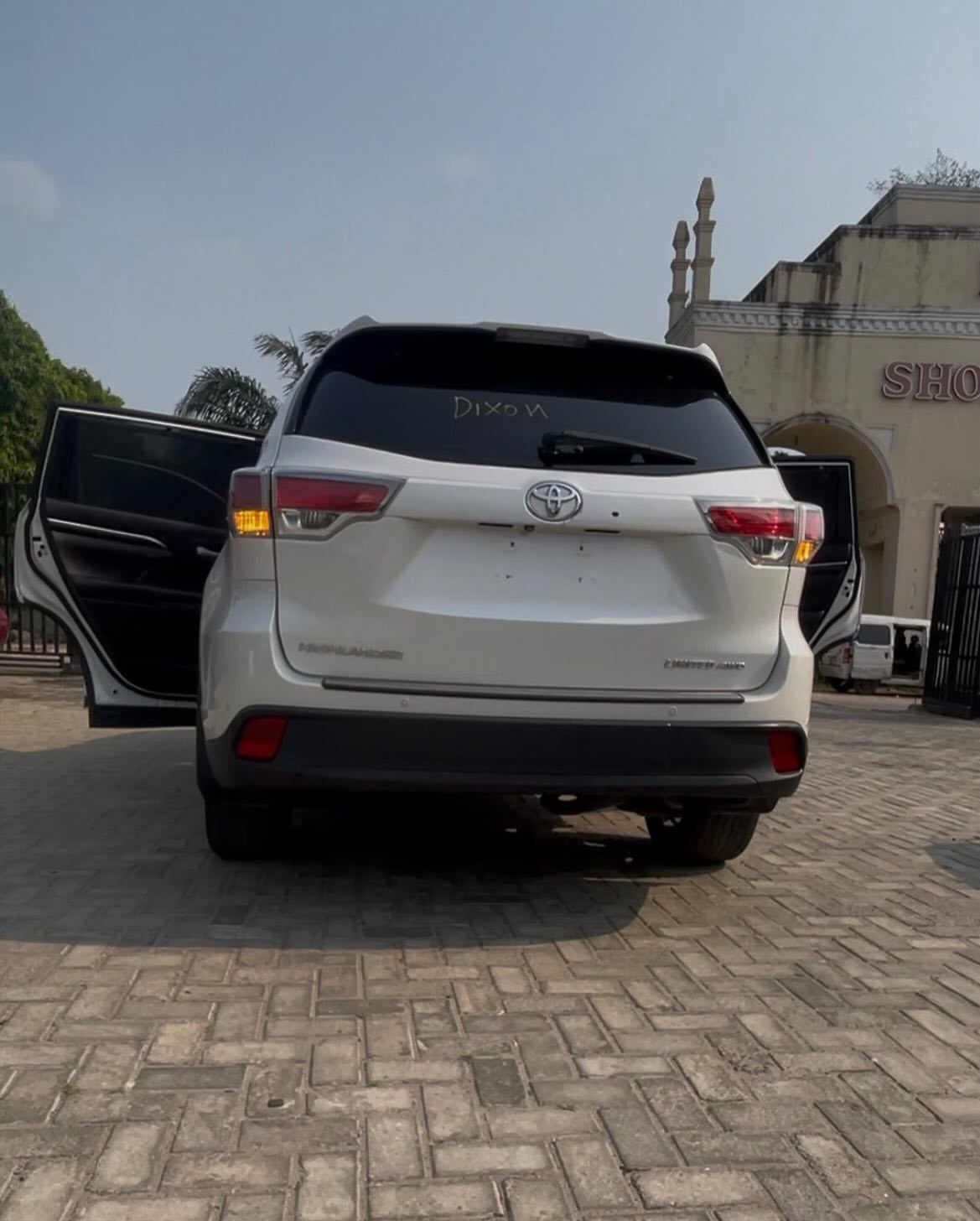 Luxury 2017 Highlander Limited AWD w/ Panoramic Sunroof