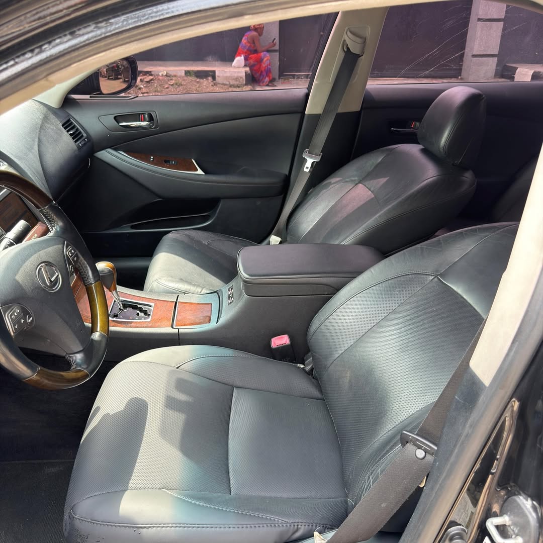 Blacked-Out 2010 Lexus ES350 V6: Luxury Unleashed