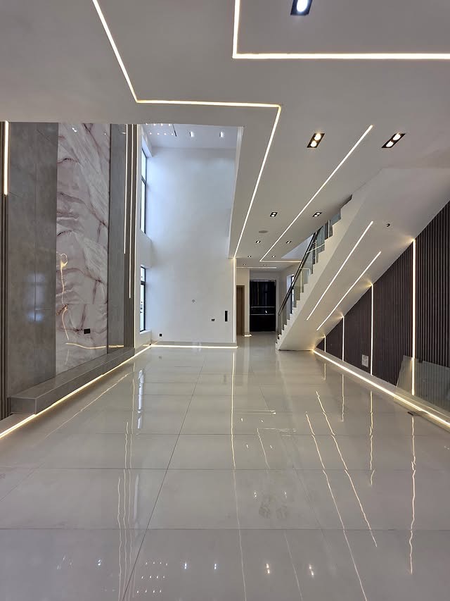 Luxury 5-Bed Smart Dulex with Pool in Ajah