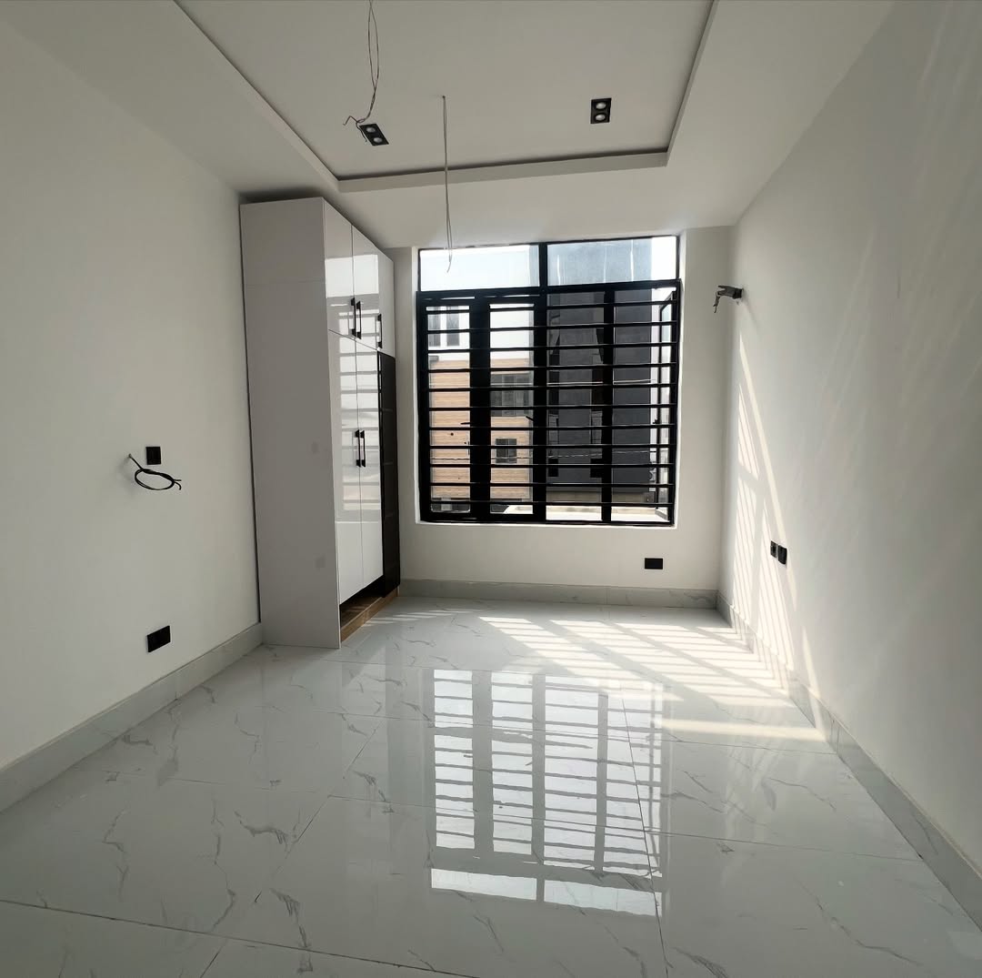 Prime Lekki Phase 1 Gem: Spacious 2-Bedroom Haven