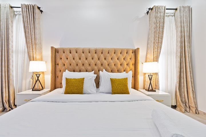 Stylish 2BR Haven with Pool & Gym in Banana Island