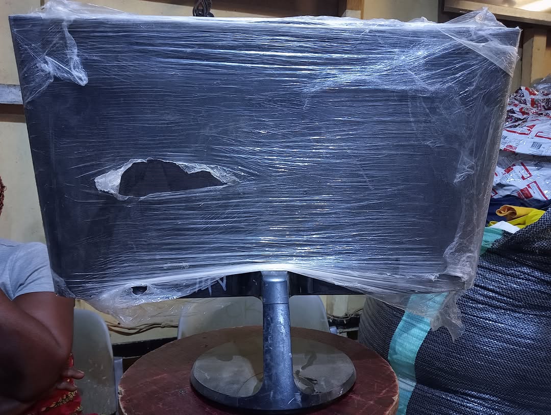 Immersive 24″ Curved QLED Monitors – N100,000