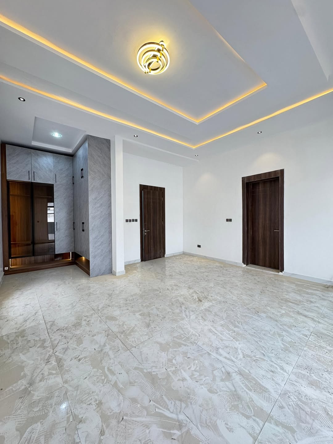 Exquisite 5-Bed Ikate Haven with Jacuzzi & Bulletproof Security