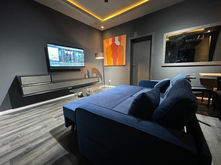 Bayview Elegance: Pool, Gym & Lagos Luxury