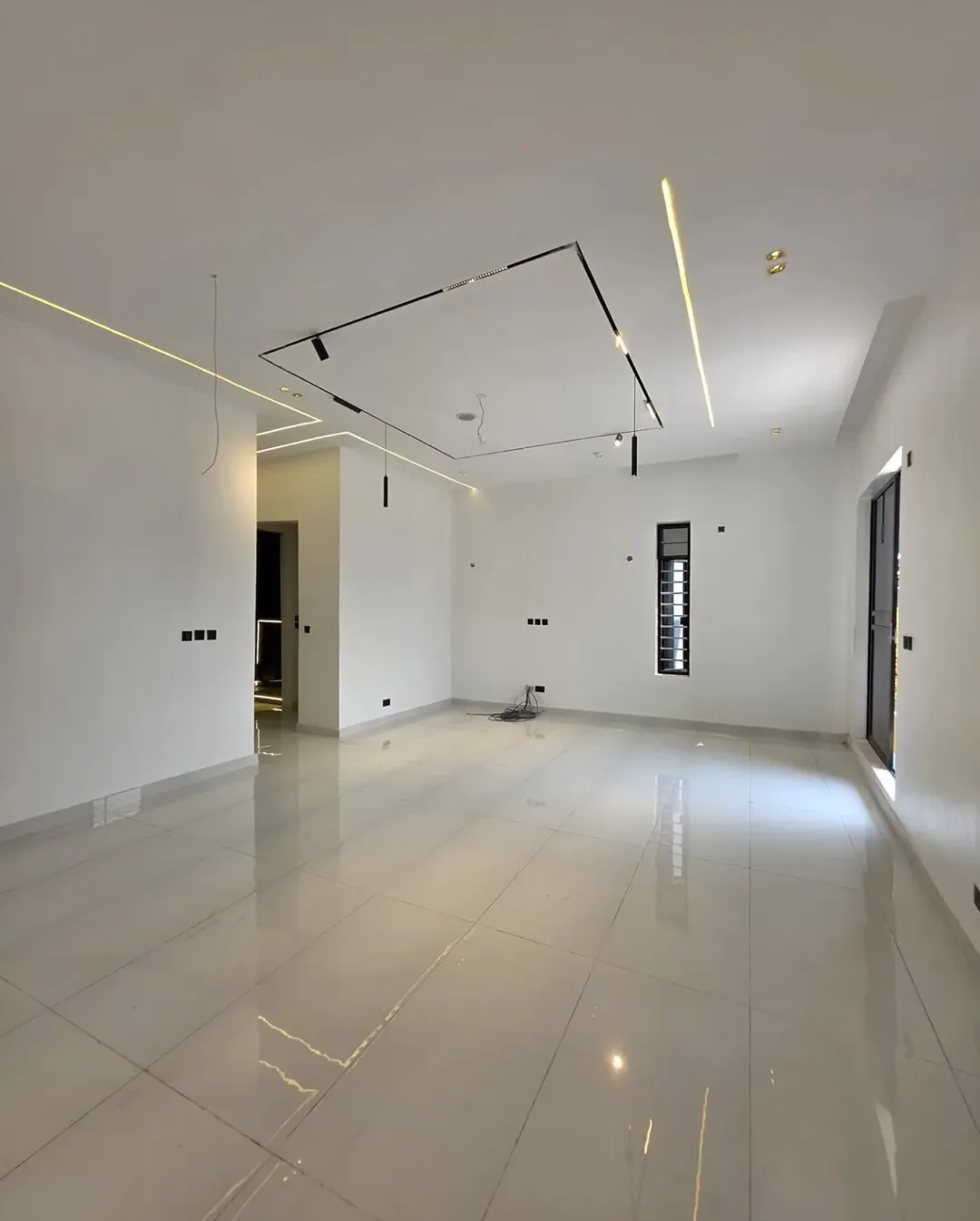 5-Bed Ajah Palace: Pool, Jacuzzi & 24/7 Security