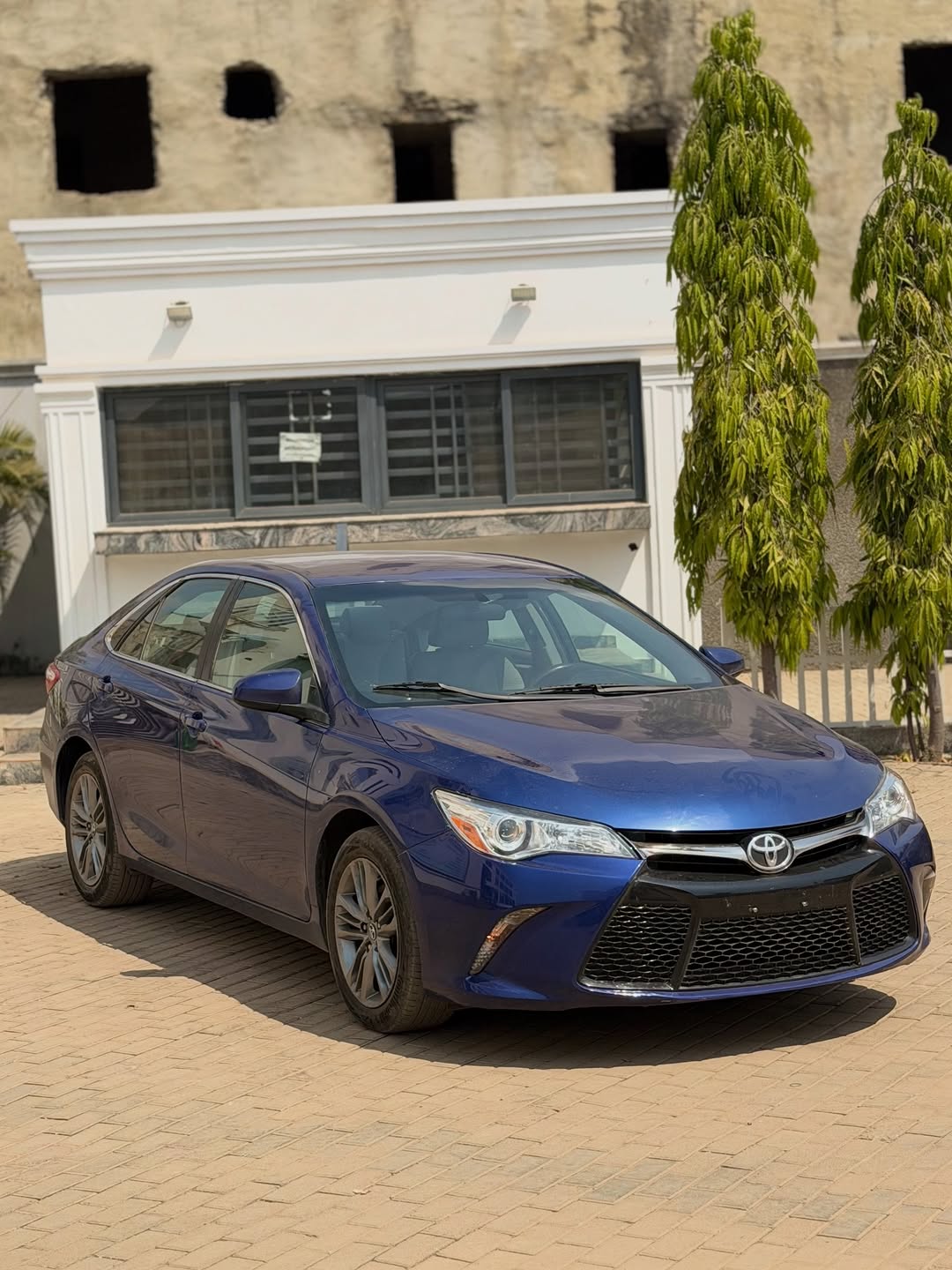 2016 Camry SE: Luxury Meets Value