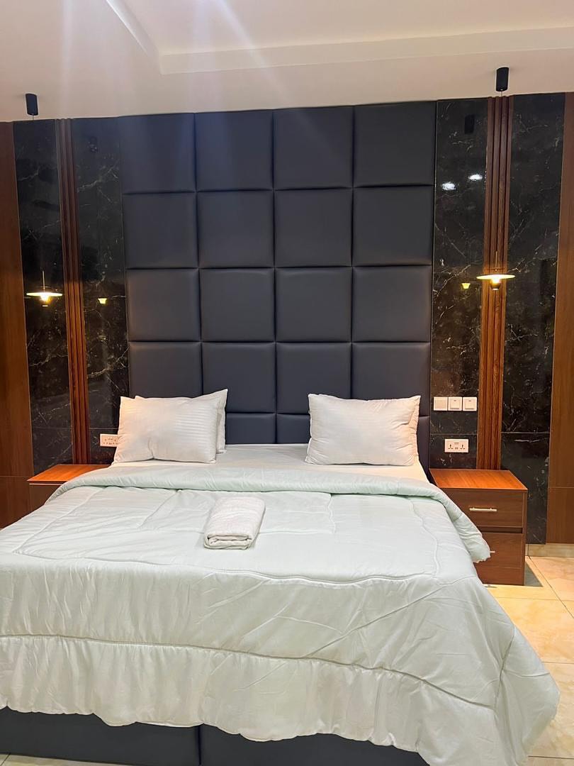 Spacious Mabushi Oasis: 4-Bed Haven with Table Tennis