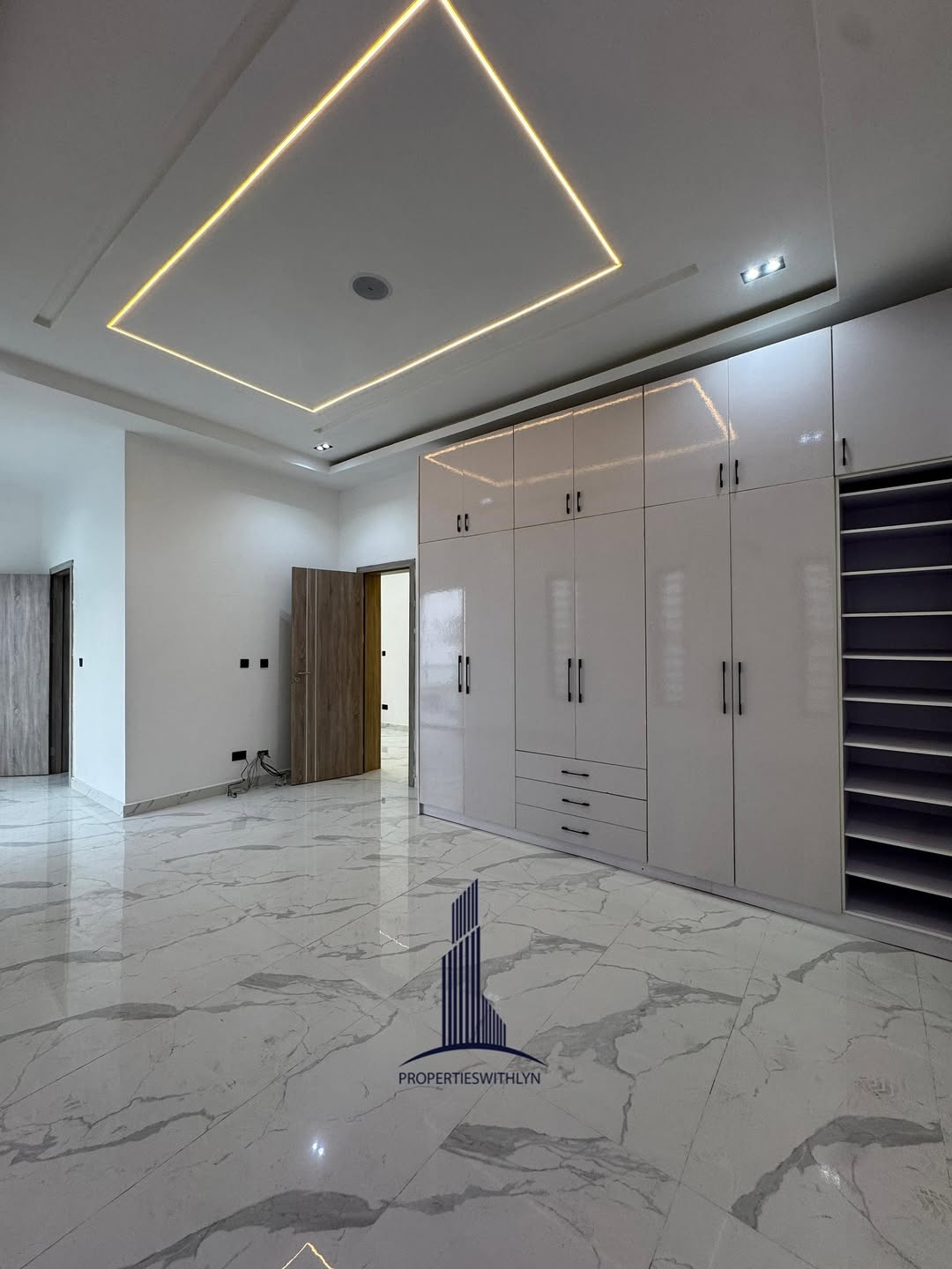 Elegant 4-Bedroom Haven with BQ in Lekki