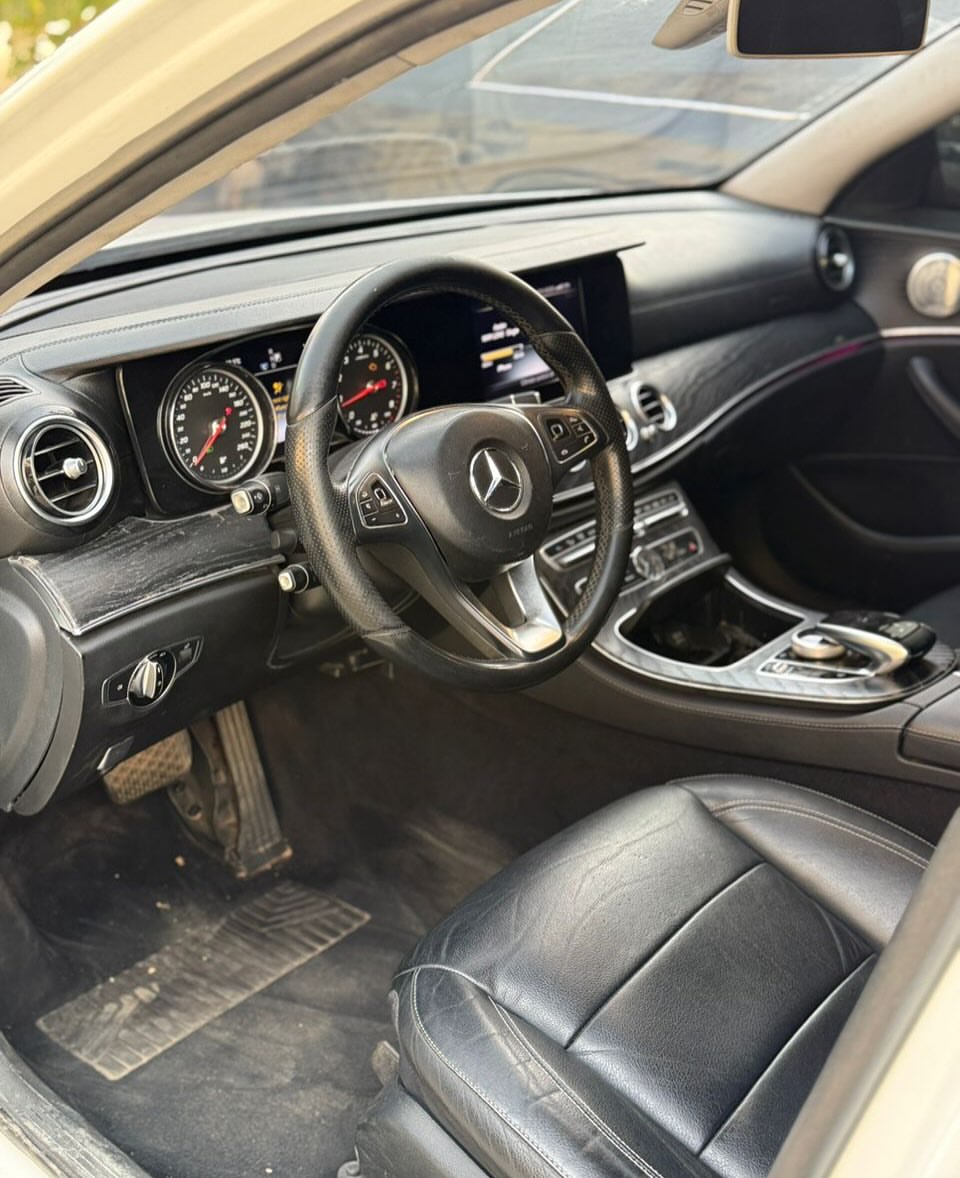 Luxury 2017 Mercedes E300: Keyless & Loaded