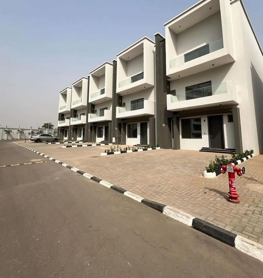 Waterfront Villa in Jabi: Your Dream Home Awaits