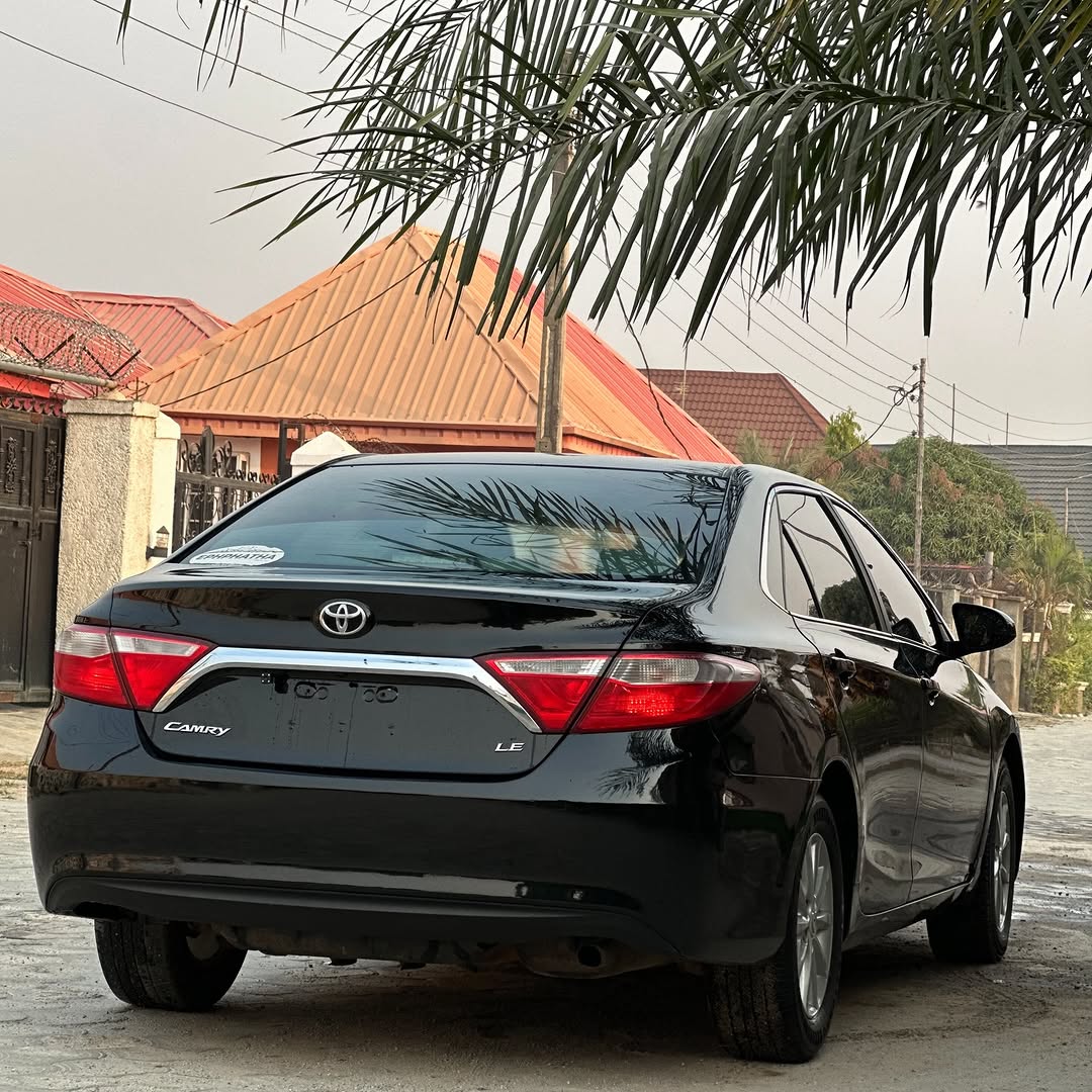 2016 Toyota Camry LE: Spotless & Duty-Paid in Abuja