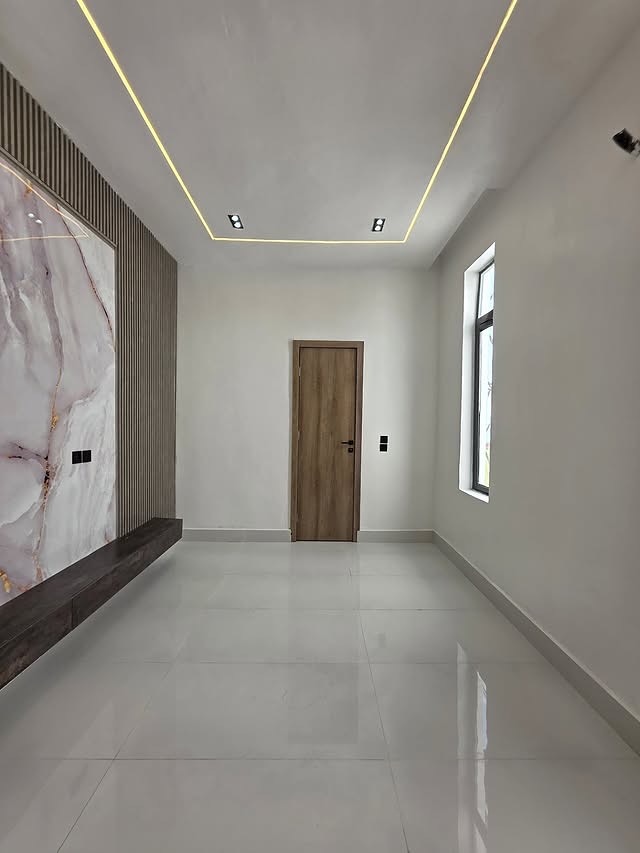 Luxury 5-Bed Smart Dulex with Pool in Ajah