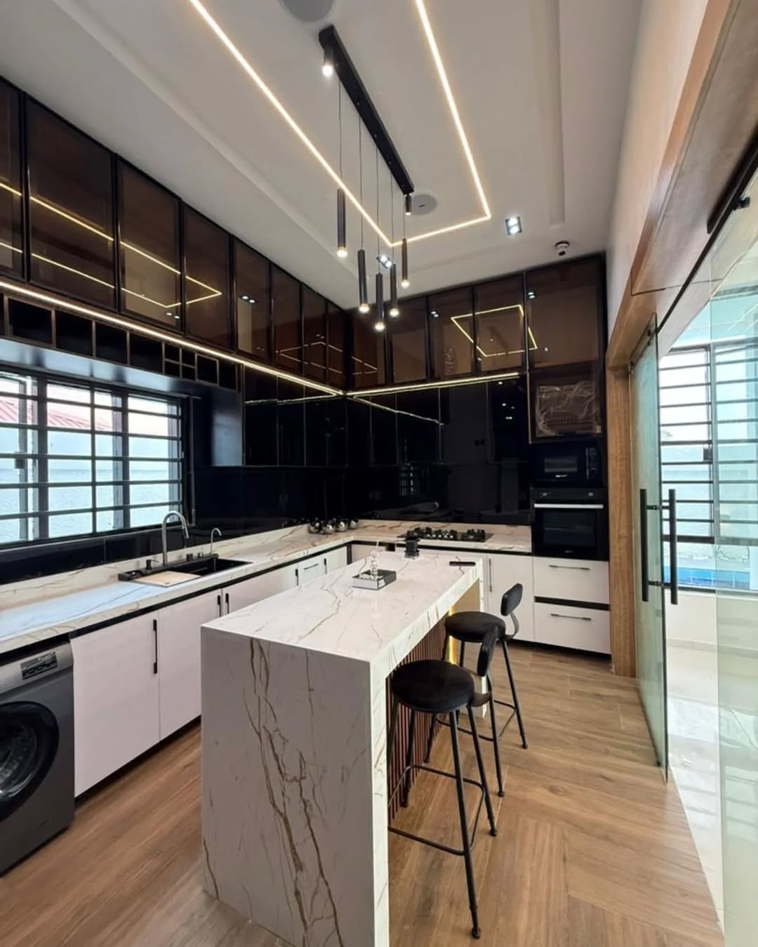 Ajahn Oasis: 5BR Duplex with Pool & Smart Tech