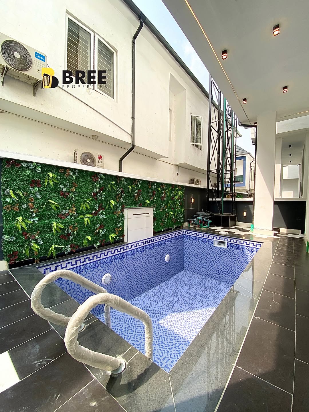 Elegant 5-Bedroom Haven with Pool in Prime Chevron Estate