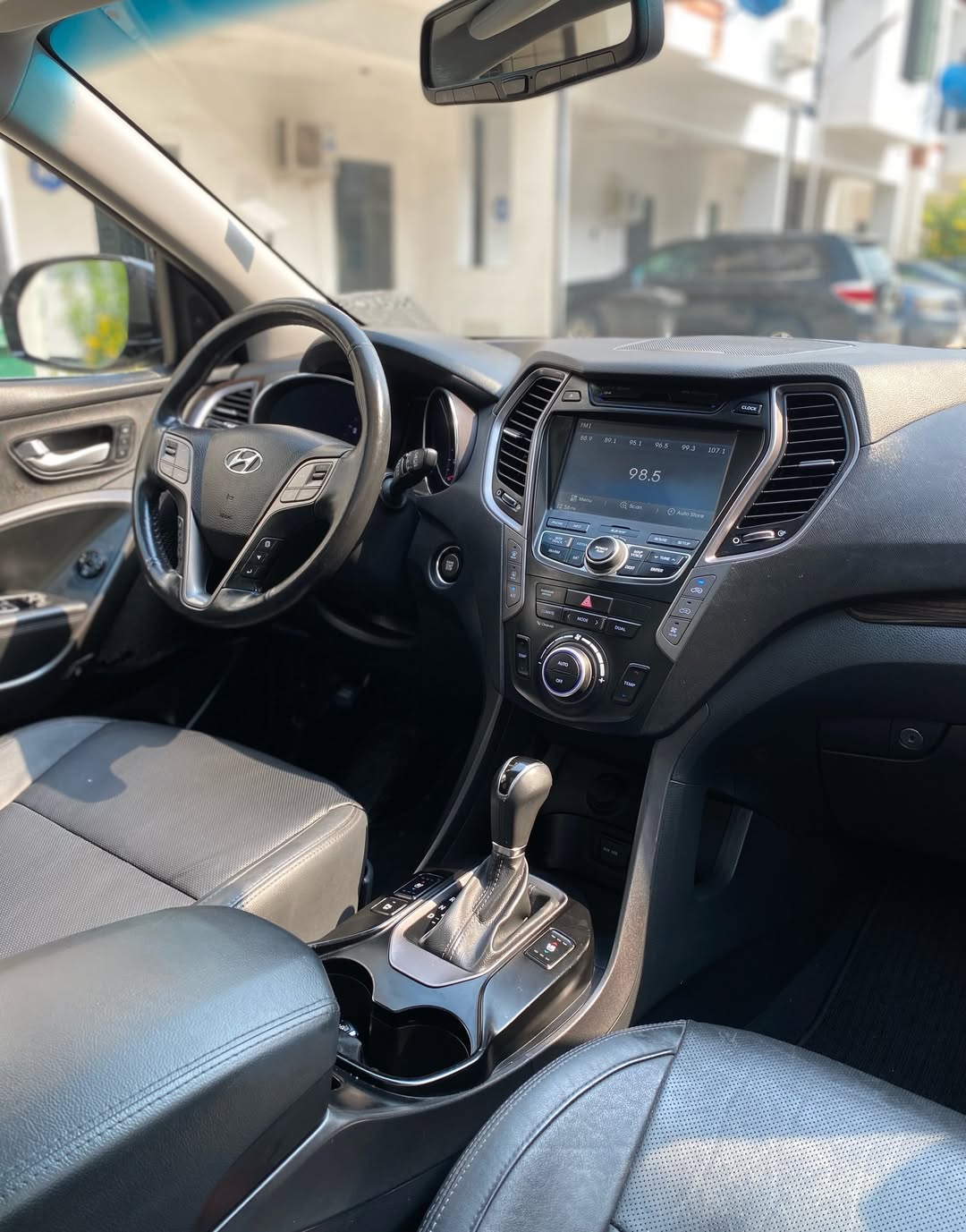 2015 Hyundai Santa Fe Ultimate: Pristine & Loaded