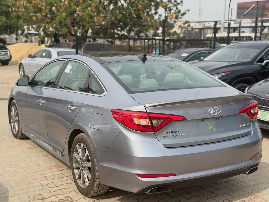2016 Hyundai Sonata: Panoramic Luxury, Fully Paid Duty!