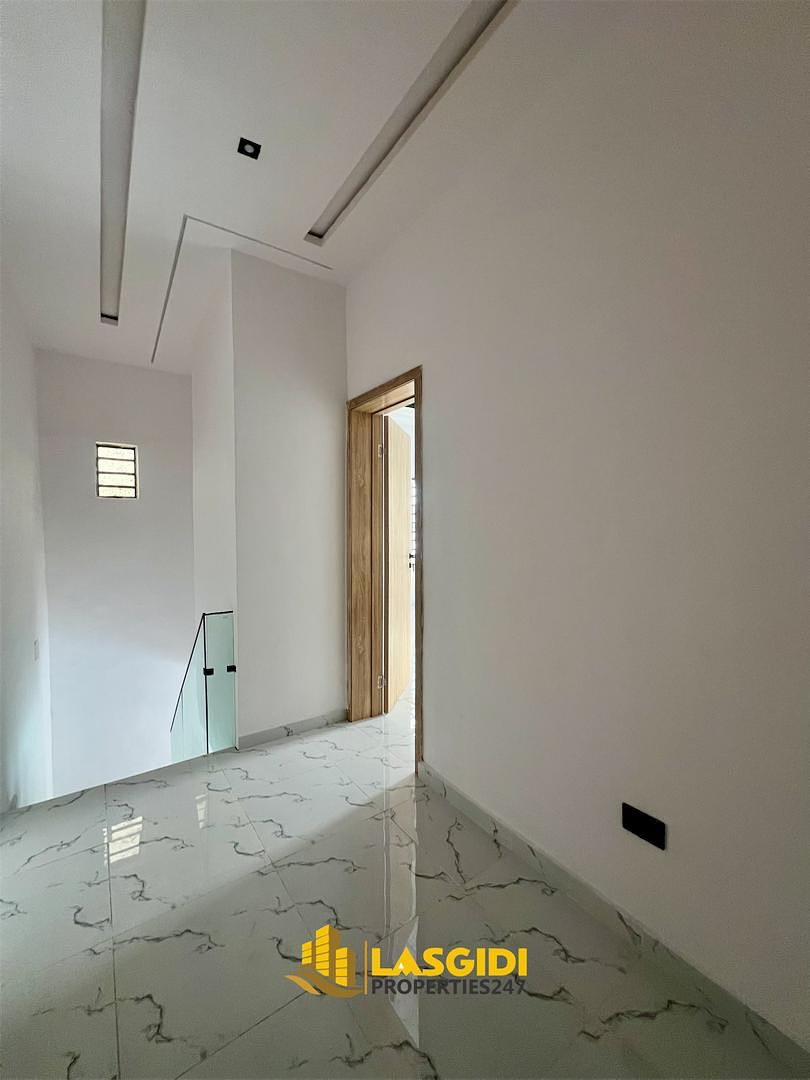 Serene 3-Bed Terrace Duplex with Walk-In Closets