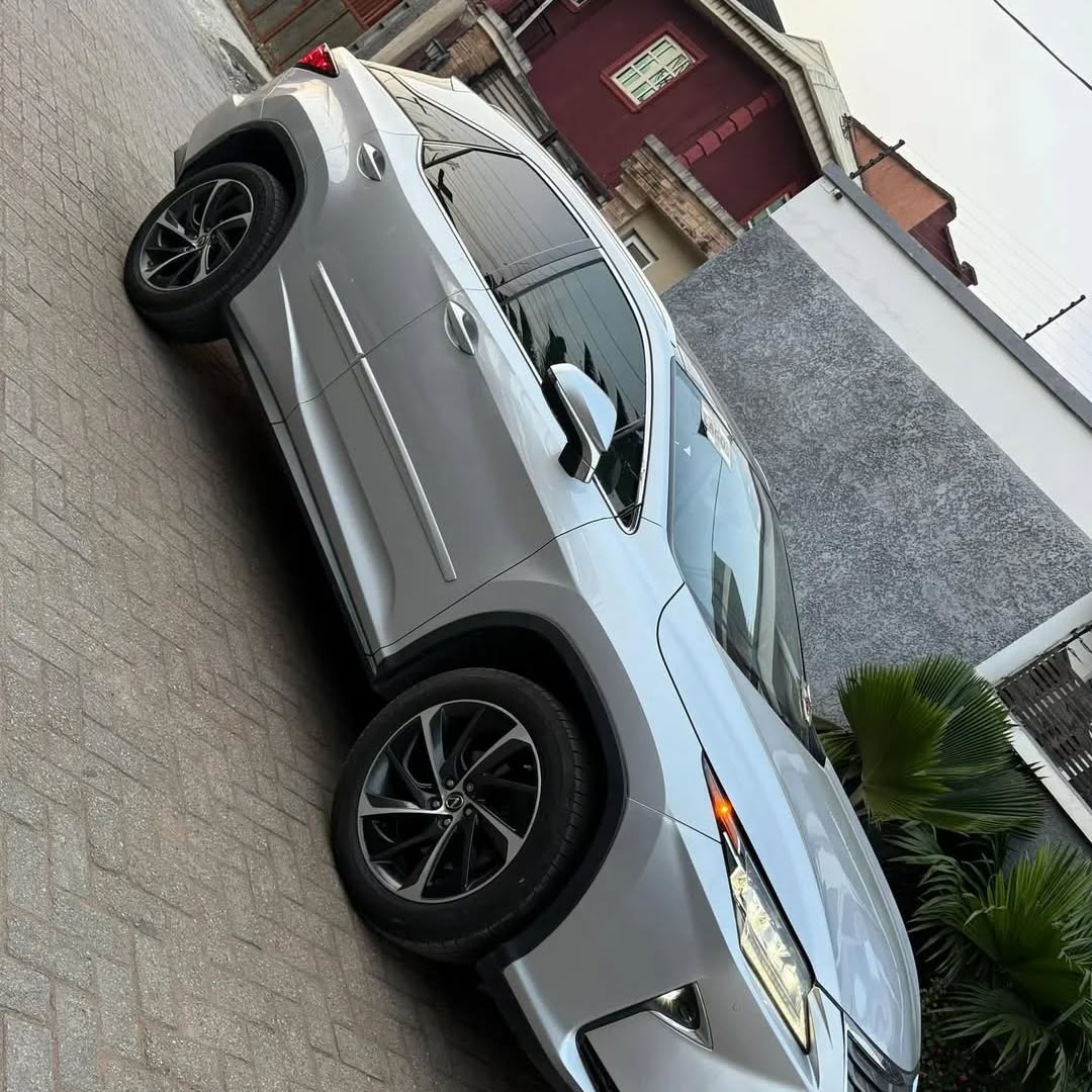 Luxury Lexus RX350: Panoramic Roof, Low Miles, Duty Paid