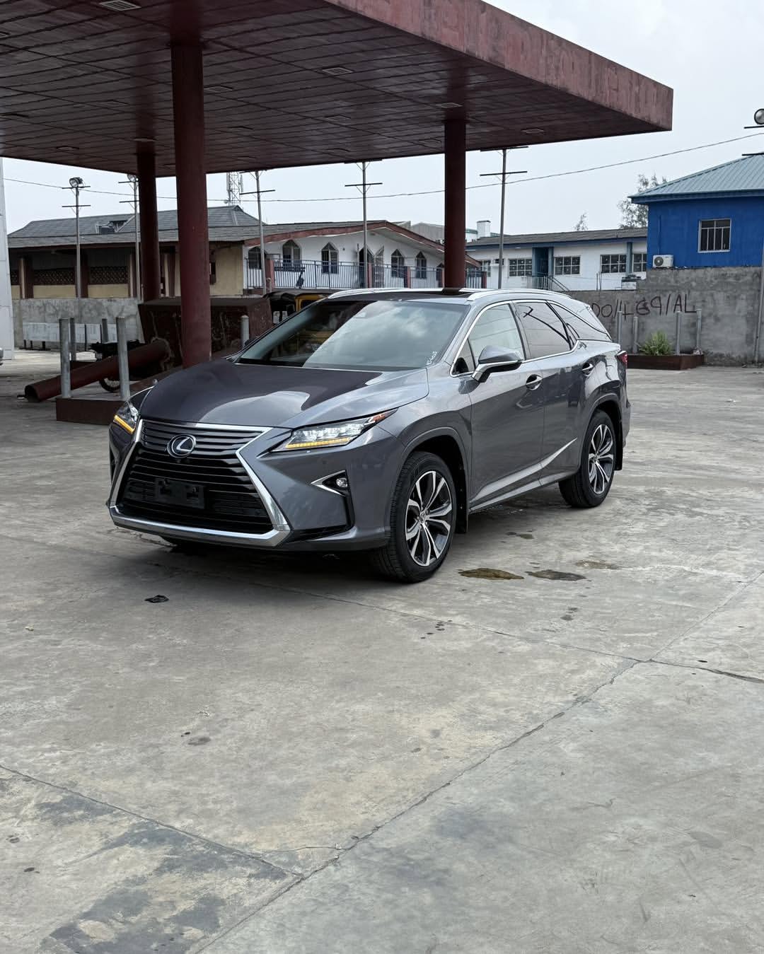Luxury 3-Row Lexus RX350L w/ 360° Camera