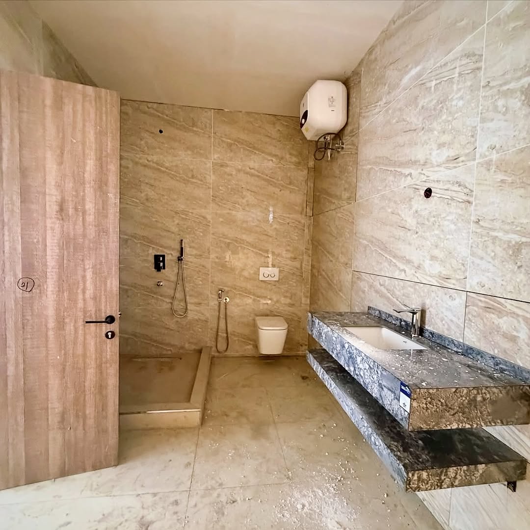 Abuja’s Finest: 5-Bedroom Duplex with Cinema & Elevator