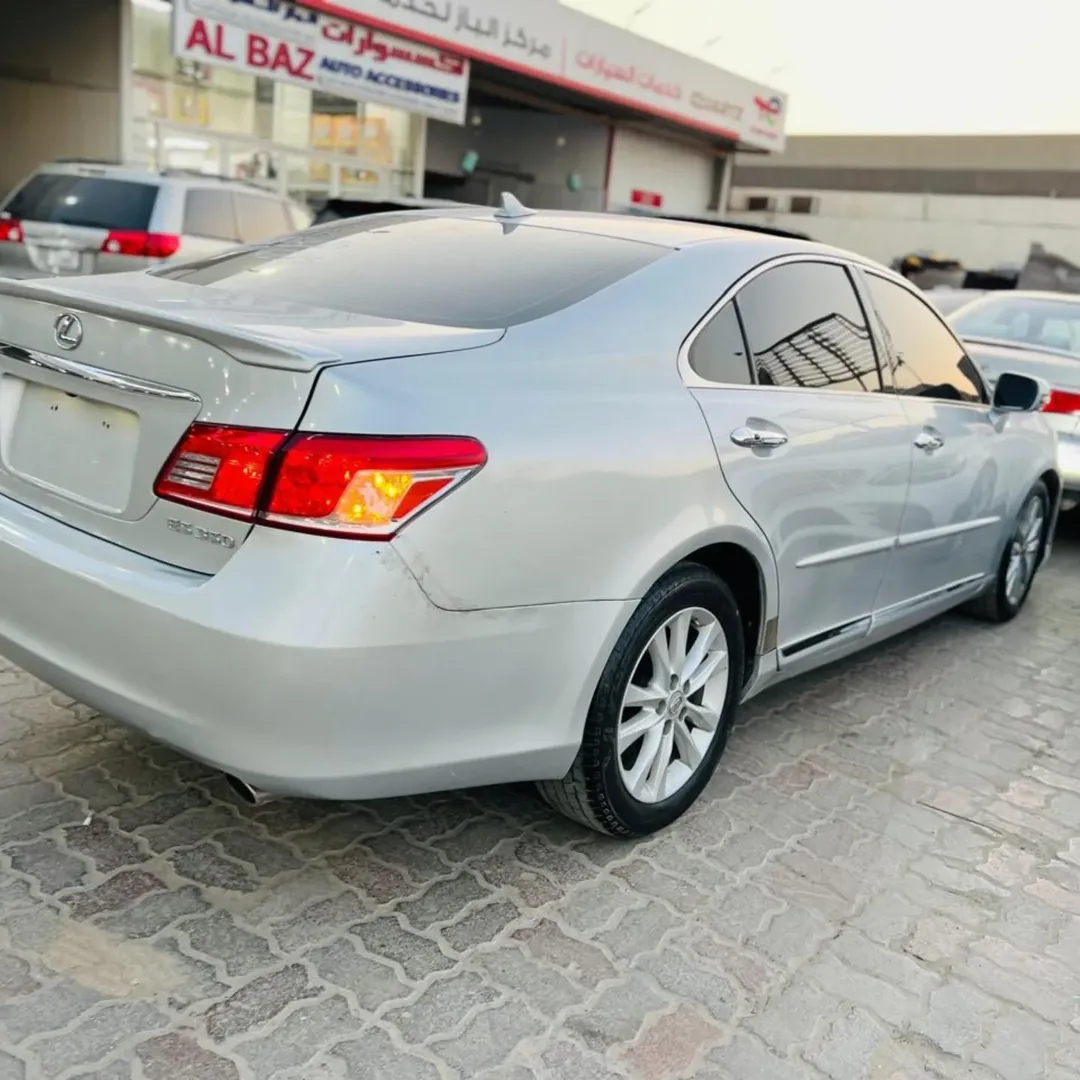 Luxury Lexus ES350: Super Clean & Ready to Drive!