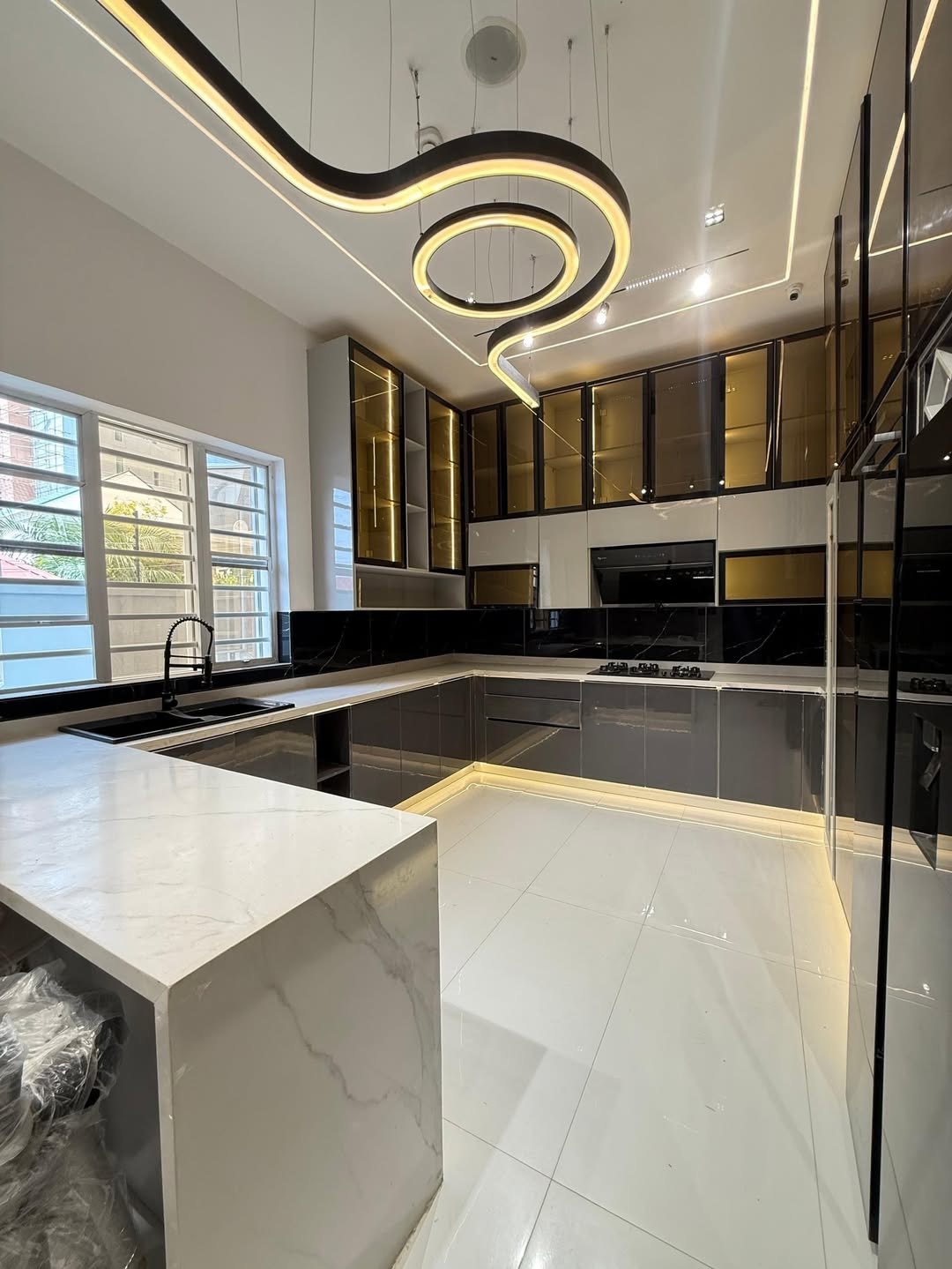 Lekki’s Ultimate 5-Bedroom Estate with Pool & Cinema