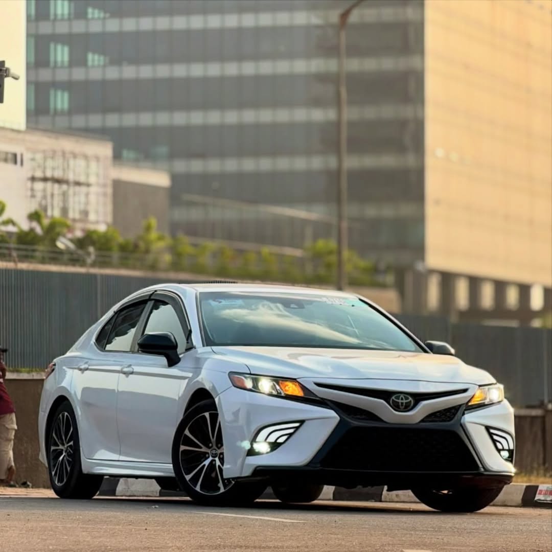 2019 Toyota Camry SE: Luxury Meets Value in Abuja