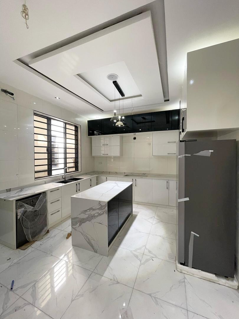 Luxury 5-Bed Duplex with Pool in Prime Lekki