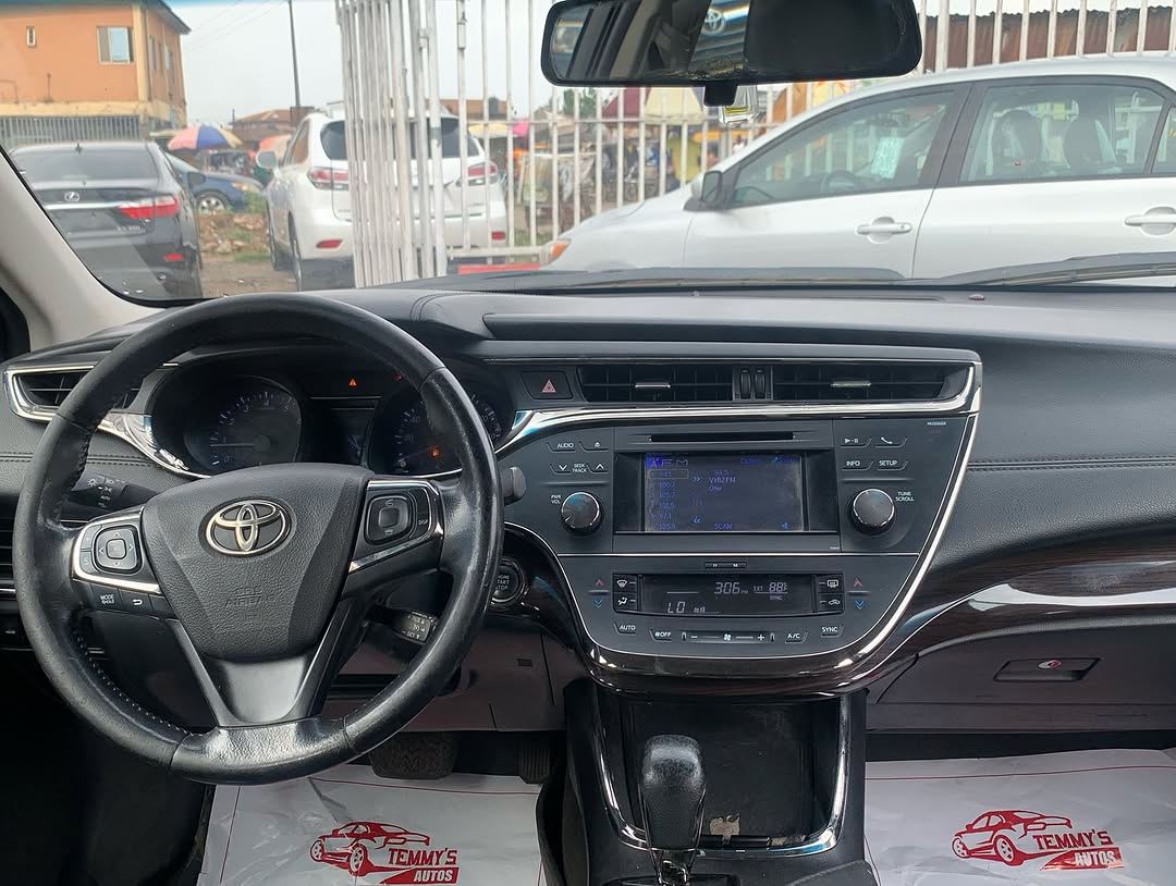 2014 Toyota Avalon: Luxury & Tech, Super Clean!