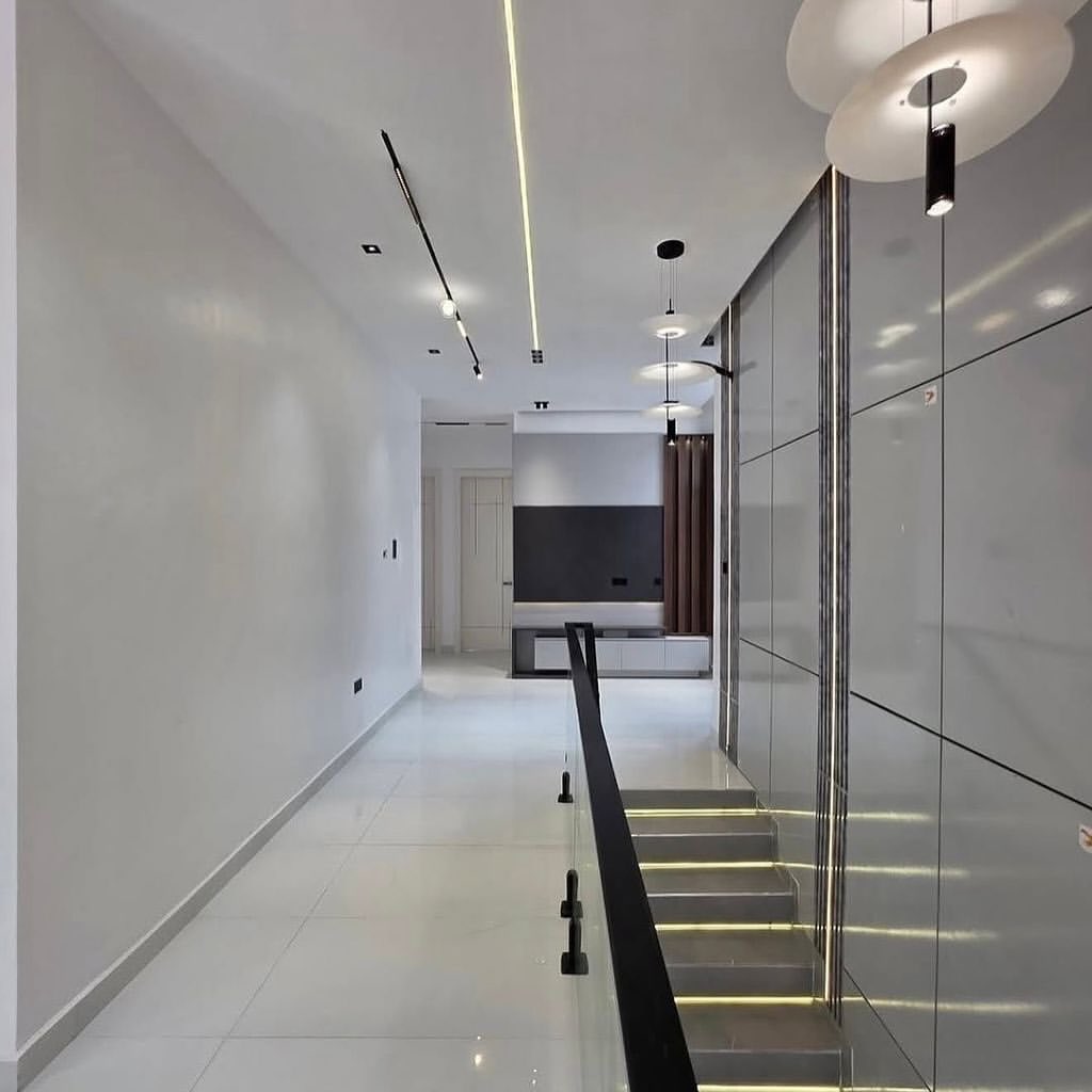 Opulent 5-Bed Duplex with Resort-Style Pool in Chevron