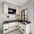 Spacious 2-Bed Ensuite Gem Before Chevron